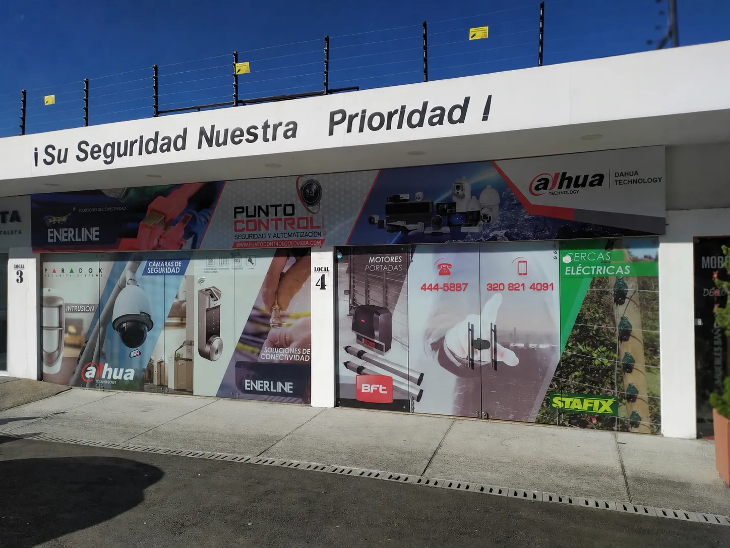 Fachada Punto Control de día